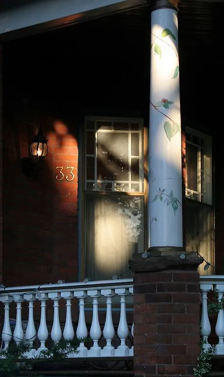 Bonnevue Manor Bed & Breakfast Toronto 2*,