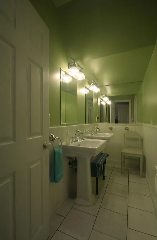 Bonnevue Manor Bed & Breakfast Toronto
