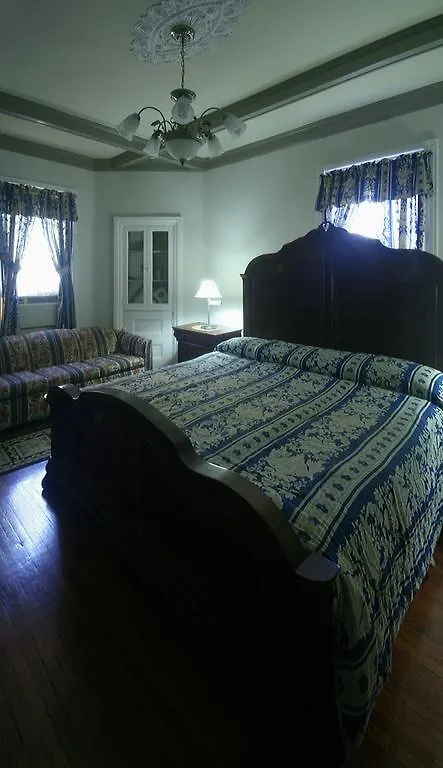 Bonnevue Manor Bed & Breakfast Toronto