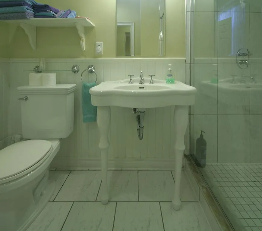 Bonnevue Manor Bed & Breakfast Toronto