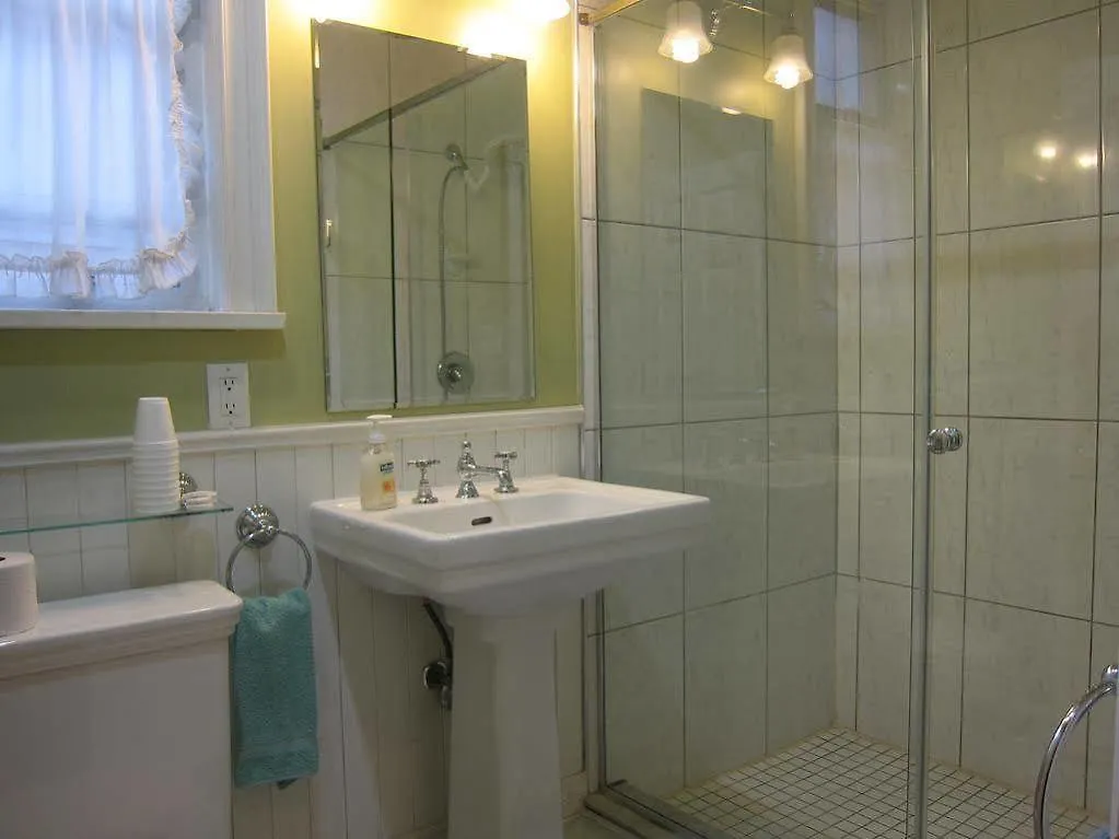 Bonnevue Manor Bed & Breakfast Toronto 2*,  Canada