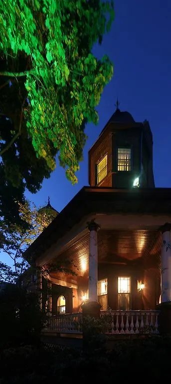 Bonnevue Manor Bed & Breakfast Toronto 2*,